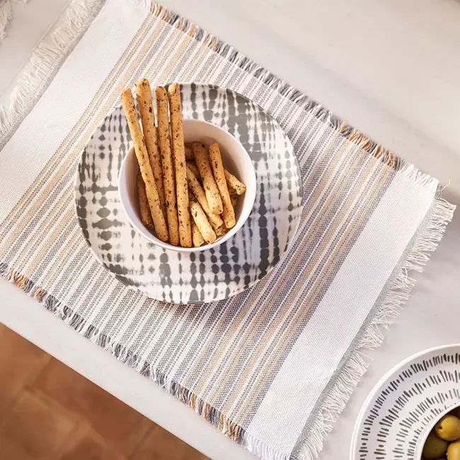 Productos de decoración de la casa: platos y manteles